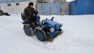 САМОДЕЛЬНЫЙ МИНИТРАКТОР-СЛУЖИТ 30 ЛЕТ - УБОРКА СНЕГА/Homemade compact tractors