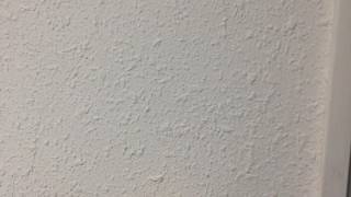 How to Stroke a White Wall