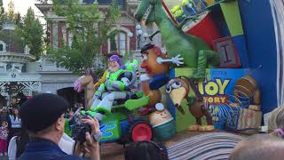 Disneyland Paris Parade "Magic Everywhere"