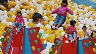 BERMAIN MANDI BOLA,PEROSOTAN, TRAMPOLIN,MOBIL MOBILAN DI PLAYGROUND PLAYZONE||LAGU NAIK ODONG ODONG