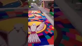 Alfombras hechas por mis amigos en San Isidro. sos un crack Ivan  #elsalvador