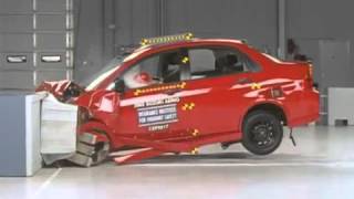 Crash Test2002 Suzuki Aerio moderate overlap test