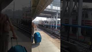 WAP-5 And WAP-7 Standing Together At Ahmedabad #indianrailways #railway #railfans