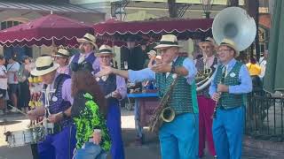 Experience Disneyland Bands: The Magic of #LiveEntertainment #Disneyland