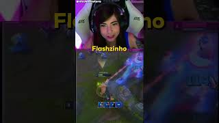 O passinho pro lado, flash… 🤌🏻#leagueoflegends #lol #gameplay #streamer