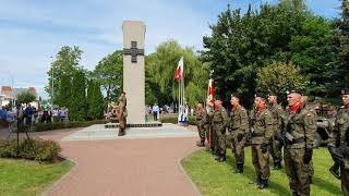 Święto Wojska Polskiego w Helu, uroczystości przy pomniku poświęconym Obrońcom Helu. 15.08.2019 r.