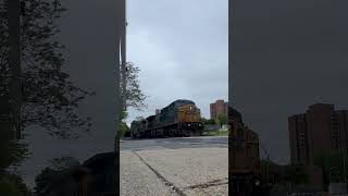 CSXT471 leads M427 w/nice K5LA action.