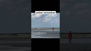 semua orang lari ombak aneh #beach #pantai #travel #nature #ombakbono