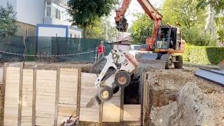 AMAZING Bobcat Descends⬇️Aided by Excavator!!! Skilled Operator