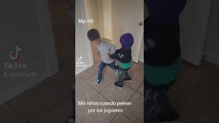 Mis niños cuando pelean por los juguetes