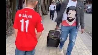 ابن احد مشجعى ليفربول يحب ميسى ويرفض تشيجع ليفربول ومحمد صلاح شاهد ماذا فعل معه ابيه فى الكريسماس