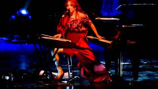 Parasol_Tori Amos 2011 Night of Hunters ~Dallas~ 1