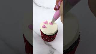 A Cupcake for valentines! 🥰 #valentines  #valentinesday #sanvalentin #cupcakes #creamcheese