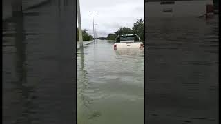 Kereta Jpam dibawa arus deras..banjir di banting