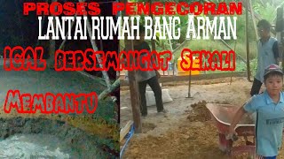 PROSES PENGECORAN LANTAI RUMAH BANG ARMAN SECARA GOTONG ROYONG #kalimantan #dayakpunan #borneo