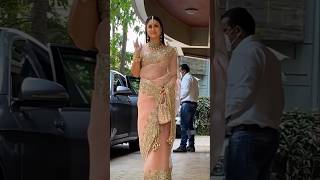 Chhote nawab ki begam👰‍♀️ Kareena Kapoor Khan awesome look #kareenakapoorkhan #shorts