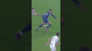 Mbappe bigging on the kness to be popular #viral