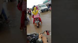 Melawan banjir di Jalan Babakan-Cengkong Kawao,, Purwasari Karawang