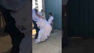 Novio carga a la novia en boda Oaxaqueña 🤵👰‍♀️