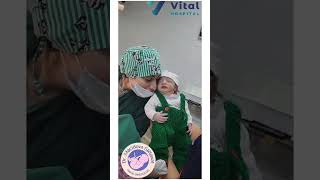 Vital Doğum Evi.  Op.Dr.Səltənət Məcidova 15 dəg. əvvəl dünyaya göz açan körlə ilə. 050 312 23 12