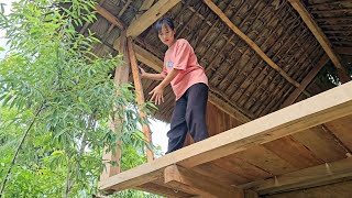 How a girl assembles wooden house walls/Dragon eye island