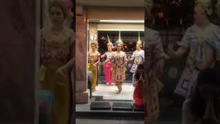 Thai praying dance @ four face God Bangkok