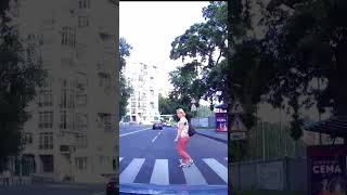 Чуть не сбили пешехода #shorts #авто #харьков