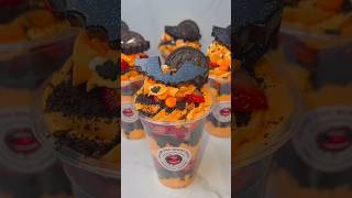 Spooky Cheesecake cups 🎃🖤 #chocolatecoveredstrawberries