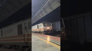 Midnight Wap5 Pratap SF Express Arriwal Bardhaman Station #shorts #viral