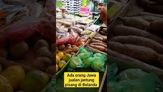 Nemu jantung pisang di pasar tradisional di Rotterdam