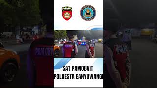 anggota Satpamobvit Polresta Banyuwangi melaksanakan patroli dialogis