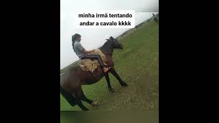 pensa numa humilhação tentando andar a cavalo 🐎 kkk