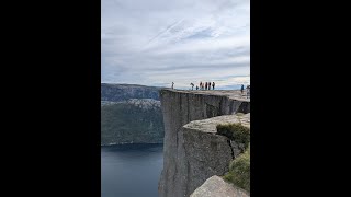 Den Abgrund vor Augen. Wanderung zum Preikestolen Norwegen