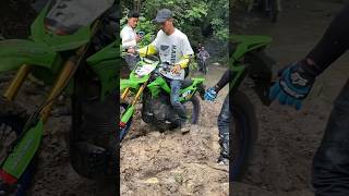 Klx bore up ngesot dijalur becek 🤣 #klx150 #klx #klx200cc #trabas #enduro #shorts