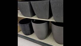 Mira  !!! tarros baratos para tus plantas en Hobby lobby . "Canto-in-out-designer"