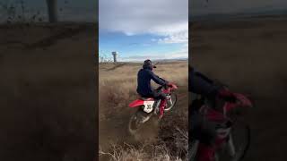 Had a blast letting the CR250 rip out back at Horn Rapids  Who else digs silver wheels？ #2000 #CR250