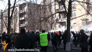 18 февраля 2014  Беркут пошел штурмом на митингующих Киев,евромайдан