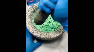 CRUSHING CHALK | ODDLY SATISFYING VIDEO 😍 #shorts