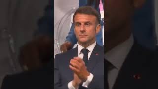 Quand tu n’arrives pas à t’intégrer à la fête que tu as toi-même organisée .🇨🇵#AwkwardParty #macron