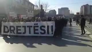 Marshi protestues në Mitrovicë për Astrit Deharin