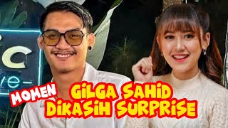 MOMEN GILGA SAHID HAPPY DIKASIH SURPRISE SAAT NYANYI