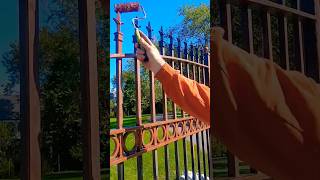 Priming metal driveway gates with Rust-Oleum rusty metal primer #paintingmetal #rustoleum