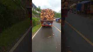 Indonesian trucks are overloaded