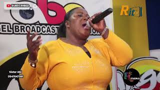 Wow! Such an amazing worshiper | Sister Abi leads a powerful worship on Angel FM with Broda Sammy