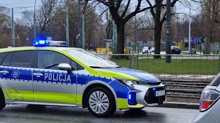 Suzuki Swace of Warsaw Police responding code 3. Suzuki Swace warszawskiej Policji alarmowo.