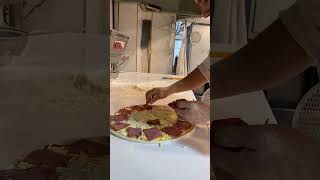 از پارو تا تنور با شف سینا👨🏻‍🍳پیتزا پروژام🍕خمیر مخصوص,پپرونی،بیکن،سس مخصوص،میکس پنیر،قارچ بلانچ،