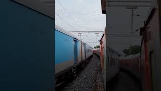 Madly Honking Vadodara wap7 with Udaipur -Jaipur  Intercity xing with Mewar Express