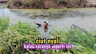 AMPUN BOS KALAU SEPERTI INI..!!? TEHNIK ANAK RIMBA MENCARI IKAN