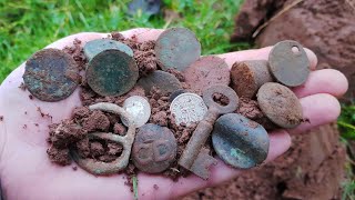 A Fist Full Of Finds. Metal Detecting UK.