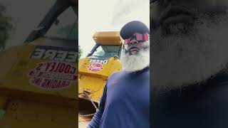 She locked and loaded! #heavyequipment #earthmovers #cooleysgrading #beard #construction